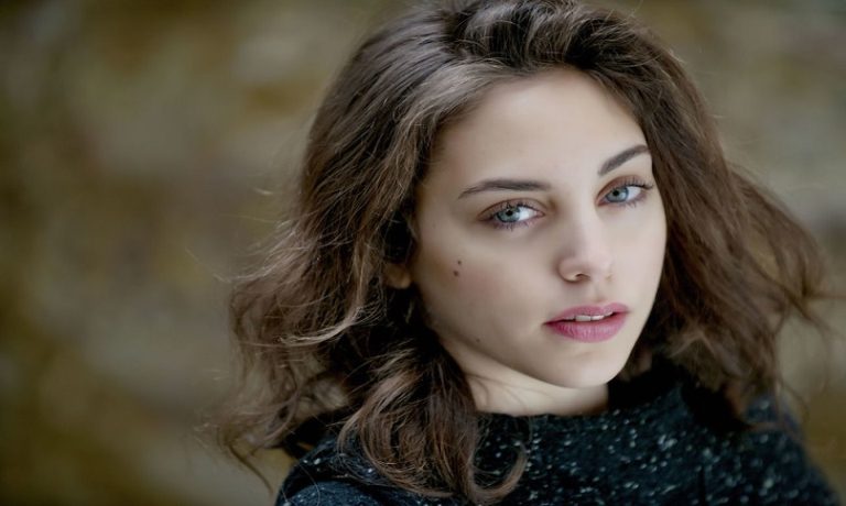 Öykü Karayel Kimdir?