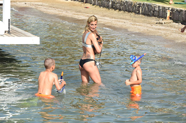 Çağla Şıkel’in Kusursuz Fiziği