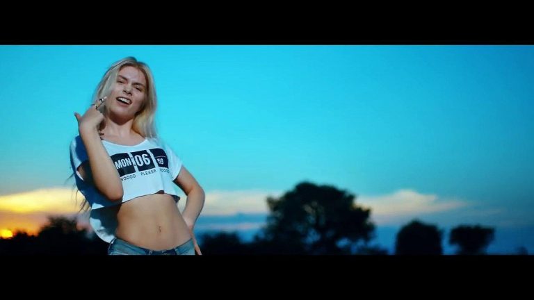 Aleyna Tilki’ den Gergin Konser