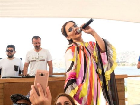 Demet Akalın, Haciz Krizi Sonrası Eşi Okan Kurt'u Sildi