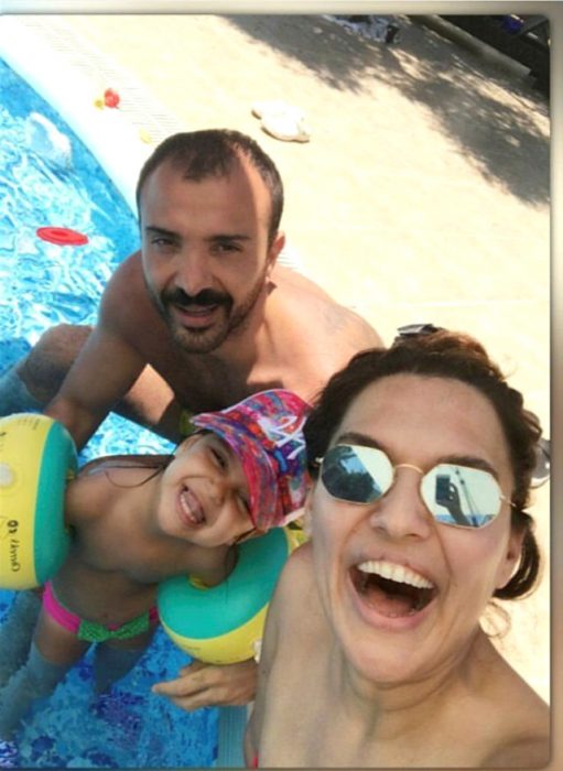 Demet Akalın, Haciz Krizi Sonrası Eşi Okan Kurt'u Sildi