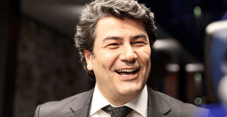 Vatan Şaşmaz kimdir?