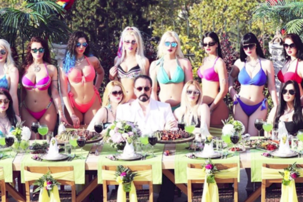 Adnan Oktar Kedicikleri İle Yemek Yedi