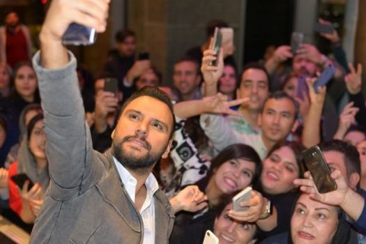 iranli-kadinlardan-alisana-sok-teklifler_1