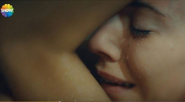 Sinem Kobal'ın Olay Banyo Sahnesi