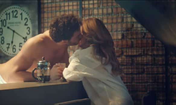 hadise-yeni-klibindeki-dus-sahnesi-olay-oldu