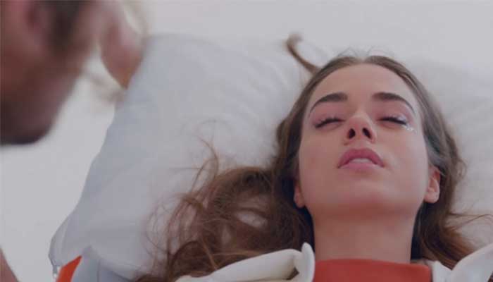 bensu-soral-sevgilisi-ile-hastanelik-oldu