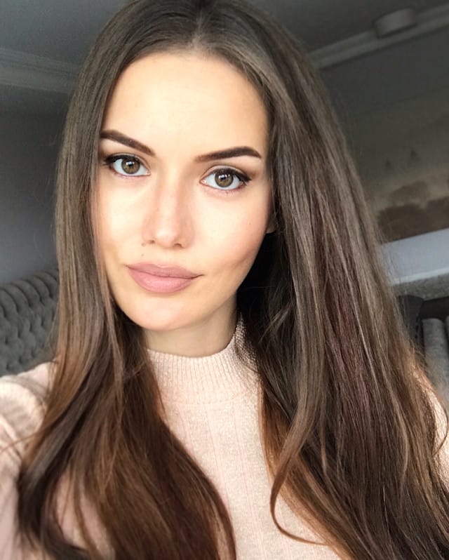 Olay Fotoğraf! Fahriye Evcen Makyajlı Mı? Makyajsız Mı?