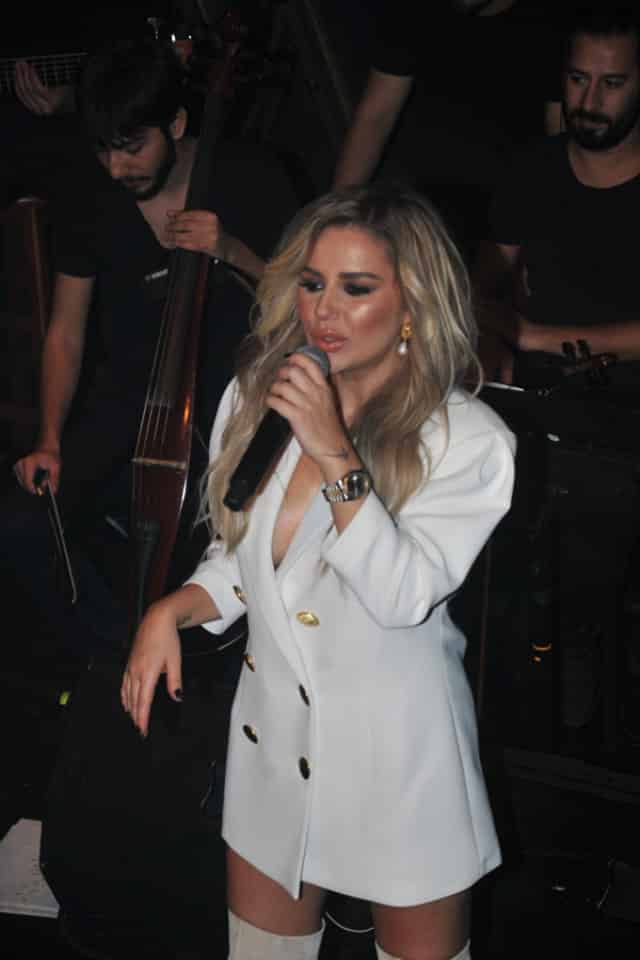 Merve Özbey, İhanetten Ardından Açıldıkça Açıldı!