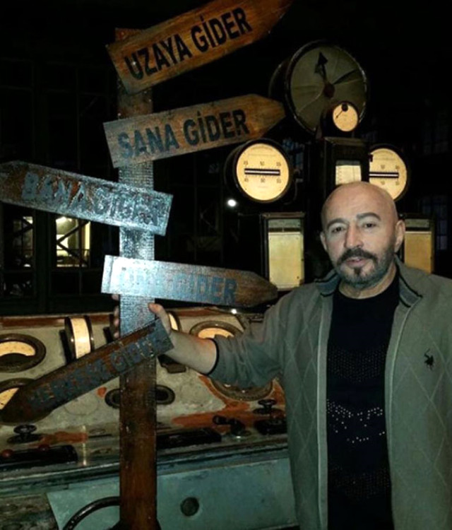 Uzaylı Lakaplı Mustafa Topal İmaj Değiştirip Küpe Taktı!