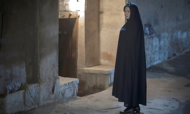 Nurgül Yeşilçay Çarşafa Girdi!