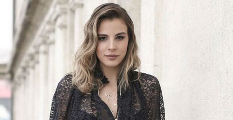 Aslışah Alkoçlar’ın Yabancı Aşkı