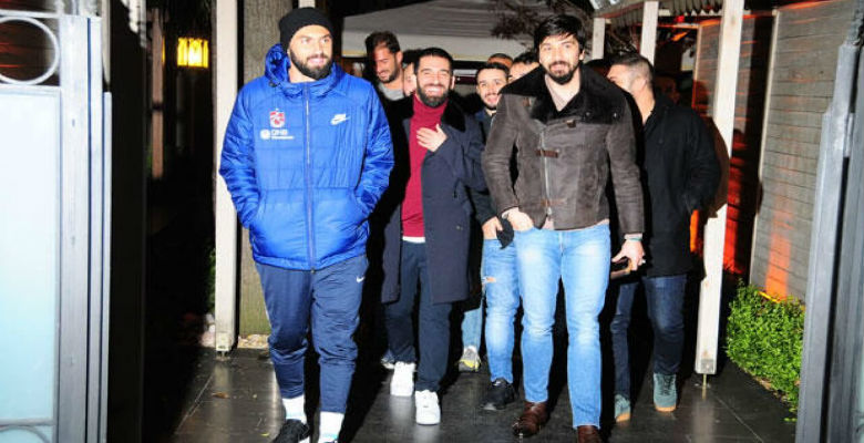 Balıkçıda Buluşup, Eğlenceli Bir Gece Geçirdiler