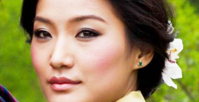 Dünyanın en genç kraliçesi Jetsun Pema