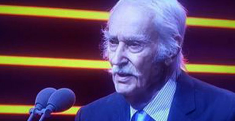 Eşref Kolçak ağlattı