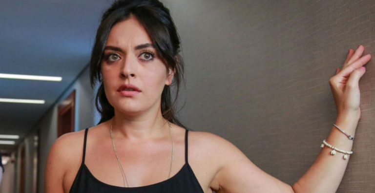 Ezgi Mola Şaşırtmaya Devam Ediyor