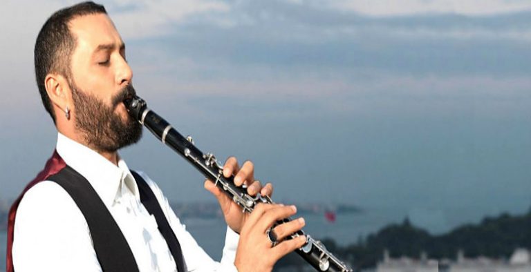 Hüsnü Şenlendirici Kimdir?