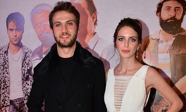 Ayrılık haberlerine el ele yanıt