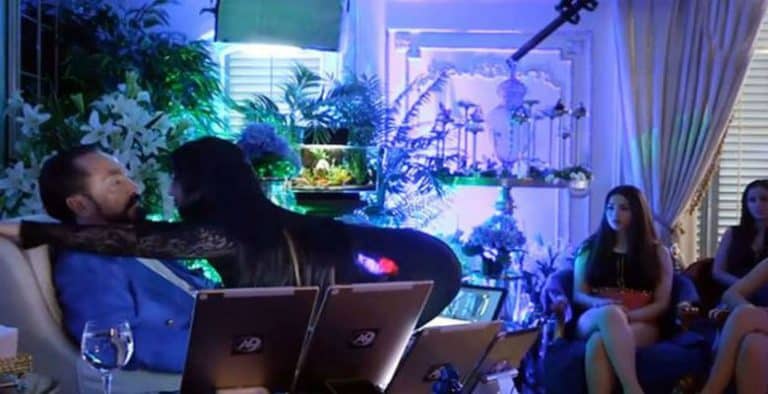 Adnan Oktar Son Dönemde Yaşananlara Aldırmadan Kediciklerine Dans Ettirmeye Devam Ediyor!