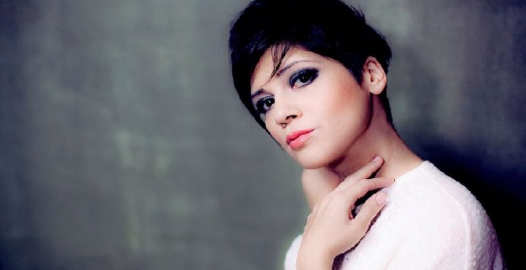 Acısını Hiçe Saydı, Soluğu Sahnede Aldı!