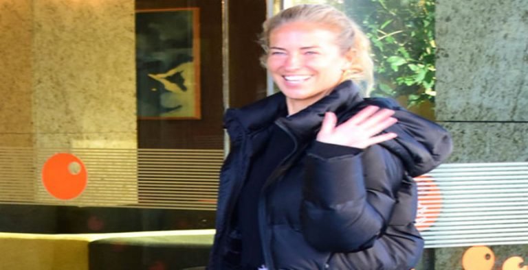 Burcu Esmersoy Makyajsız Yakalandı