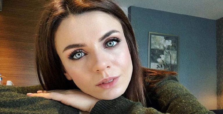 Başak Parlak kimdir?