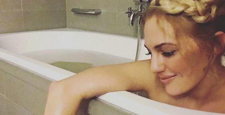 Küvet Pozları Meryem Uzerli’yi Üzebilir