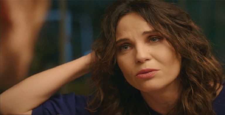 Ufak Tefek Cinayetler’in Arzu’su Tülin Özen, gözyaşları döke döke neyi izliyor?