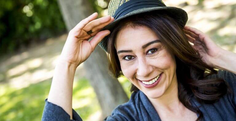 Ayşegül Ünsal Kimdir?