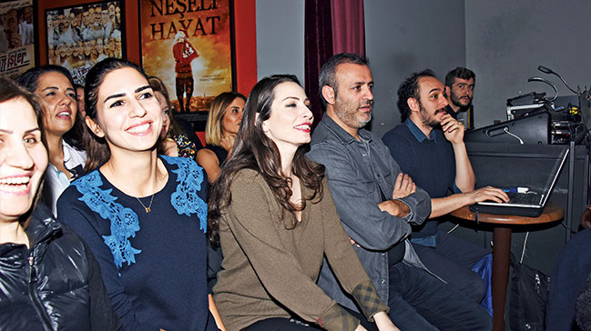 Gül Sunal Müstakbel Dünürüyle Yan Yana