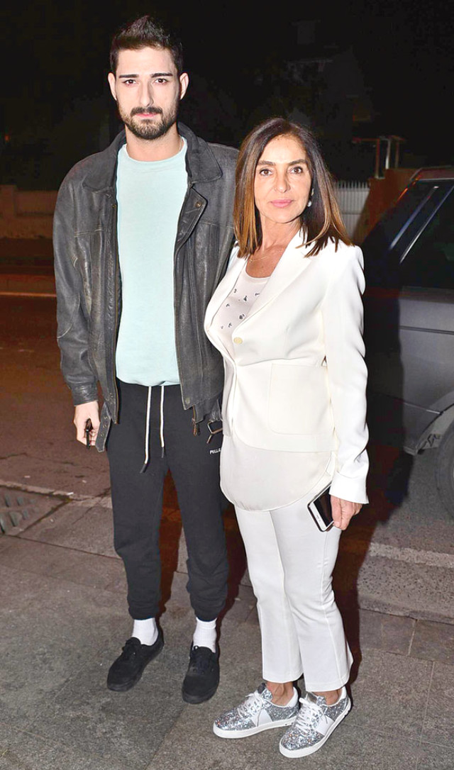 Derya Tuna İdo Tatlıses'in Sırıksıklam Aşık Olduğu Yasemin Şefkali'yi Ağırladı