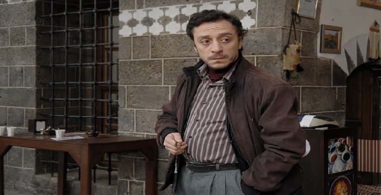 Hakan Karsak kimdir?