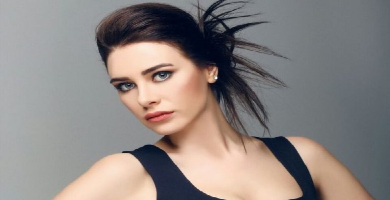 Gözde Mukavelat kimdir?