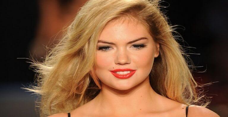 Kayalıklardan Düşen Kate Upton Ucuz Kurtuldu!