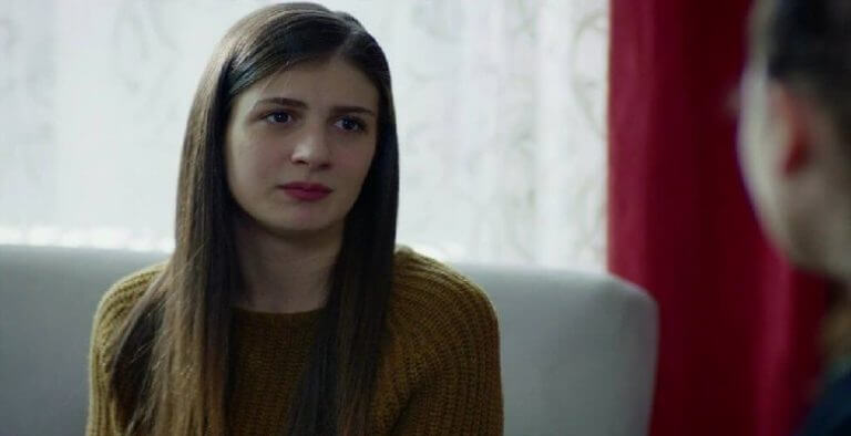 Çağla Irmak kimdir?