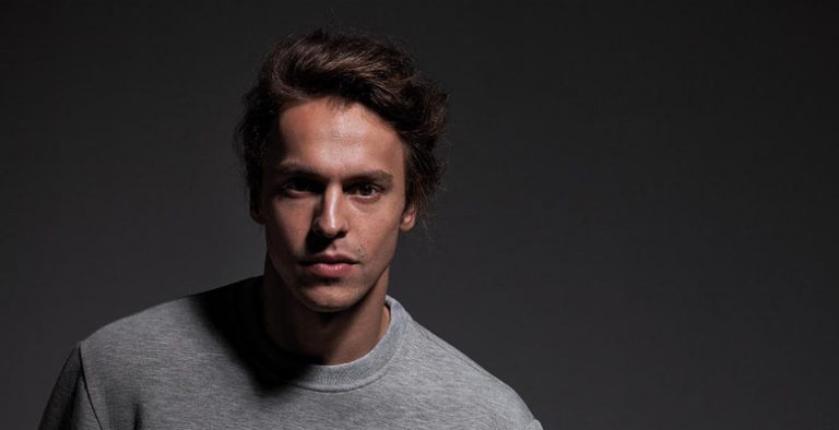 Metin Akdülger Kimdir?