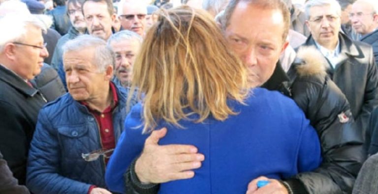 Sümer Ezgü’nün annesi vefat etti!