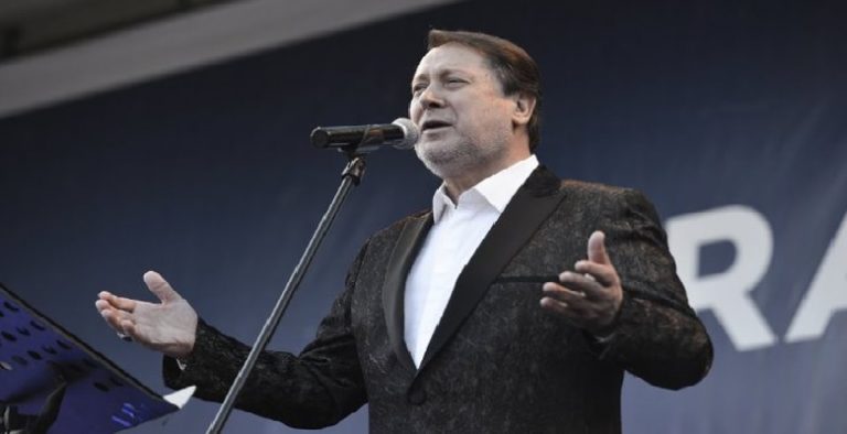 Ahmet Özhan 50. sanat yılını kutladı