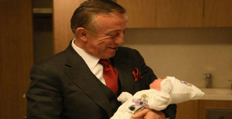 Ali Ağaoğlu Dede Oldu!