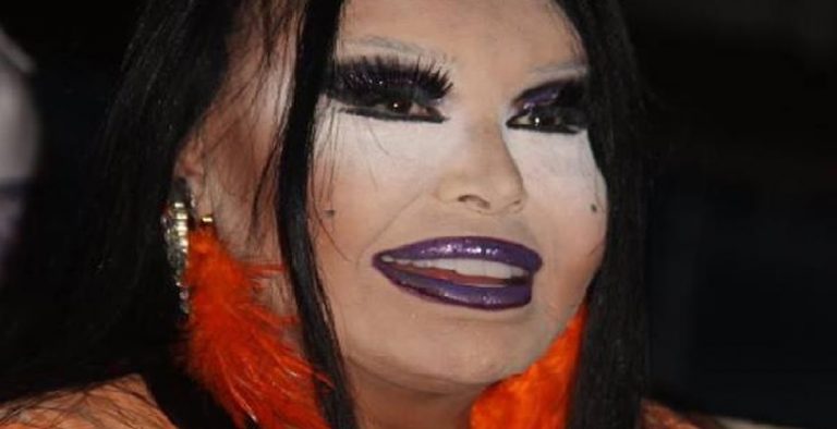 Bülent Ersoy’dan bornozlu paylaşım