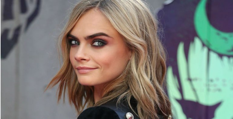Cara Delevingne’den Cesur Küvet Pozu!