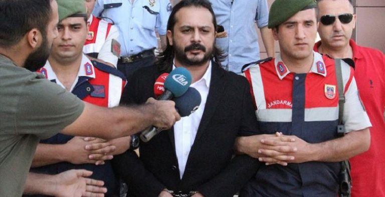 Bir aileyi yok eden ünlü senarist Emrah Serbes, ilk kez hakim karşısında. Gözyaşlarına boğuldu!