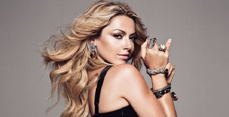 Hadise Sahnede Yuhalandı!