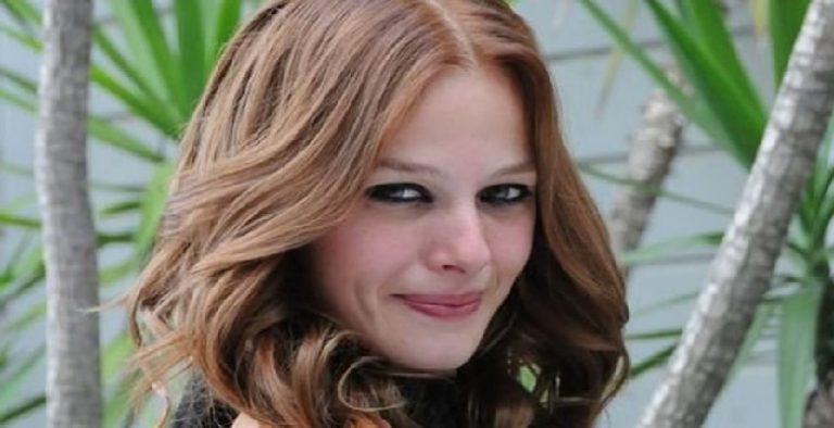 Naz Elmas Ev Sahibi İle Mahkemelik Mi Oldu?