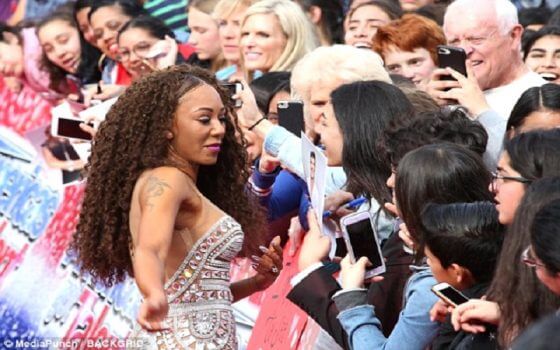 Oyuncu Melanie Brown'un Kızıyla Verdiği Poz: Hangisi Anne?