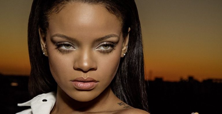 Rihanna: Kendinizden utanın!