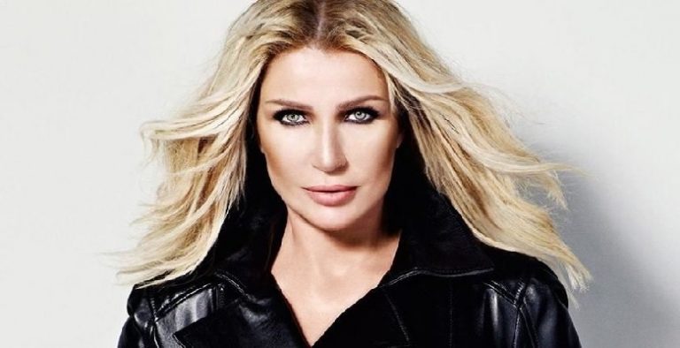 Seda Sayan Neden Kulağında Çiple Dolaşıyor?