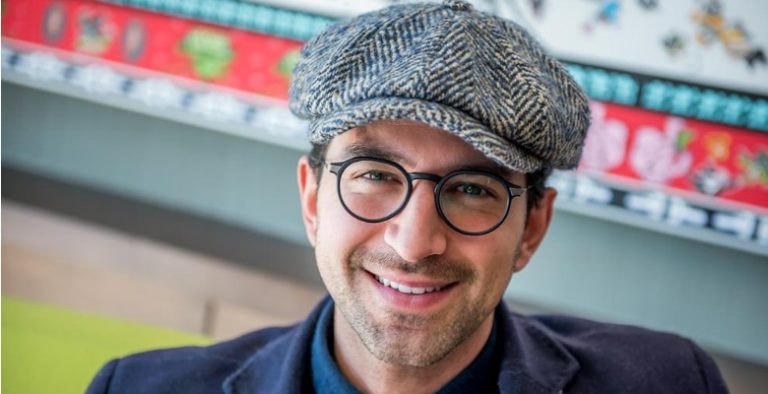 Sinan Eroğlu Kimdir?