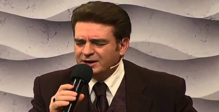 Kendisinden 30 küçük öğrencisiyle evlendi!