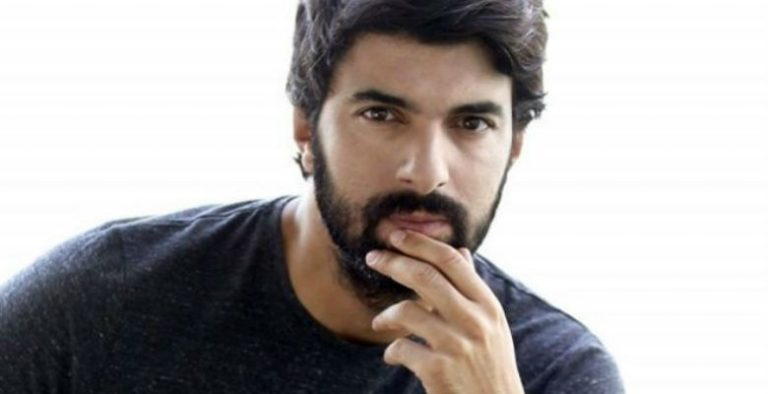 Engin Akyürek’in Çılgın Hayranı Kıtaları Aştı!